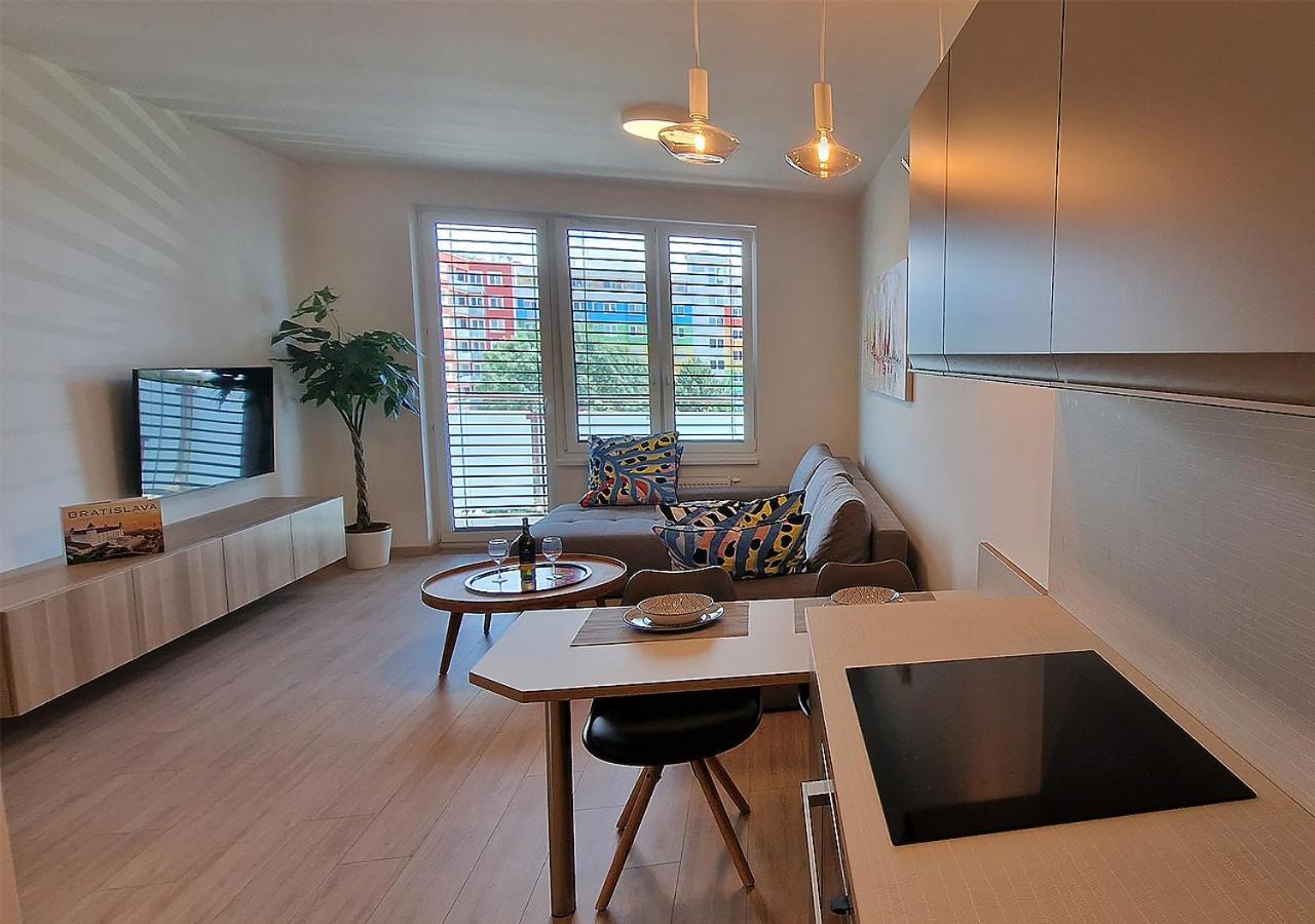 New Cozy 2 Room Pink Apartment Bratislava 059 Extérieur photo
