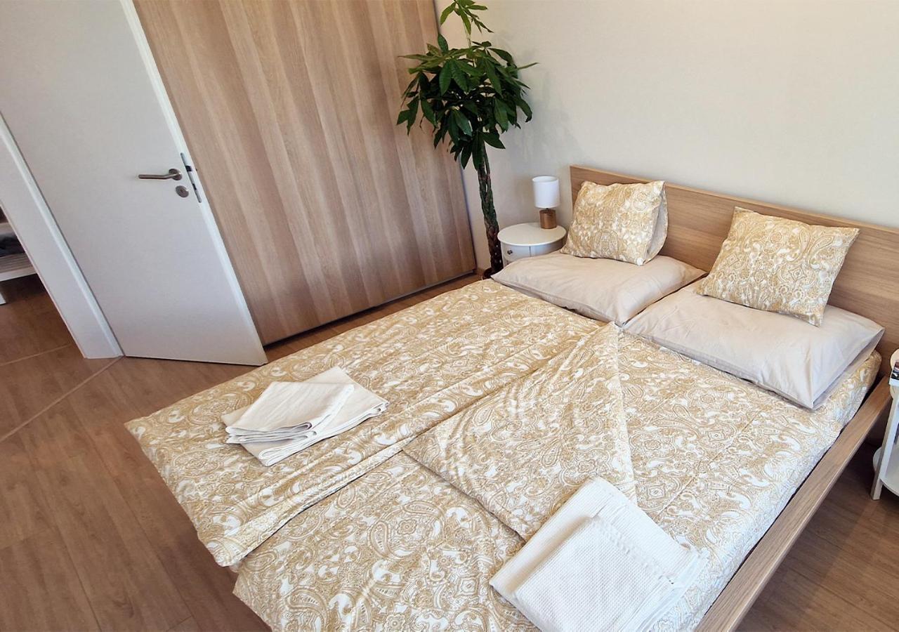 New Cozy 2 Room Pink Apartment Bratislava 059 Extérieur photo