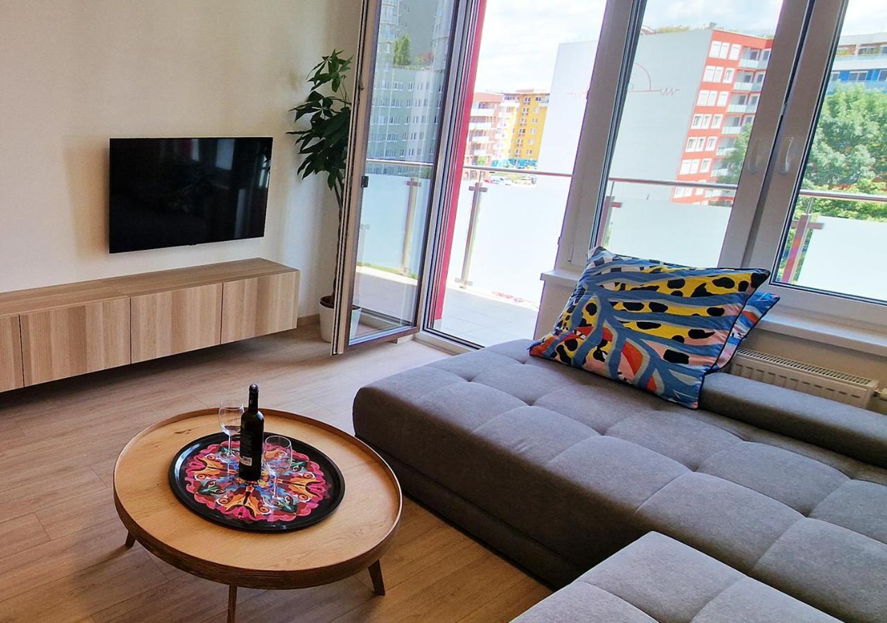 New Cozy 2 Room Pink Apartment Bratislava 059 Extérieur photo